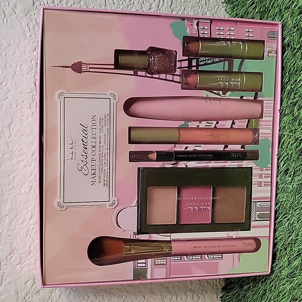 Nicole Miller New York Essential Makeup Collection - Picture 14 of 14